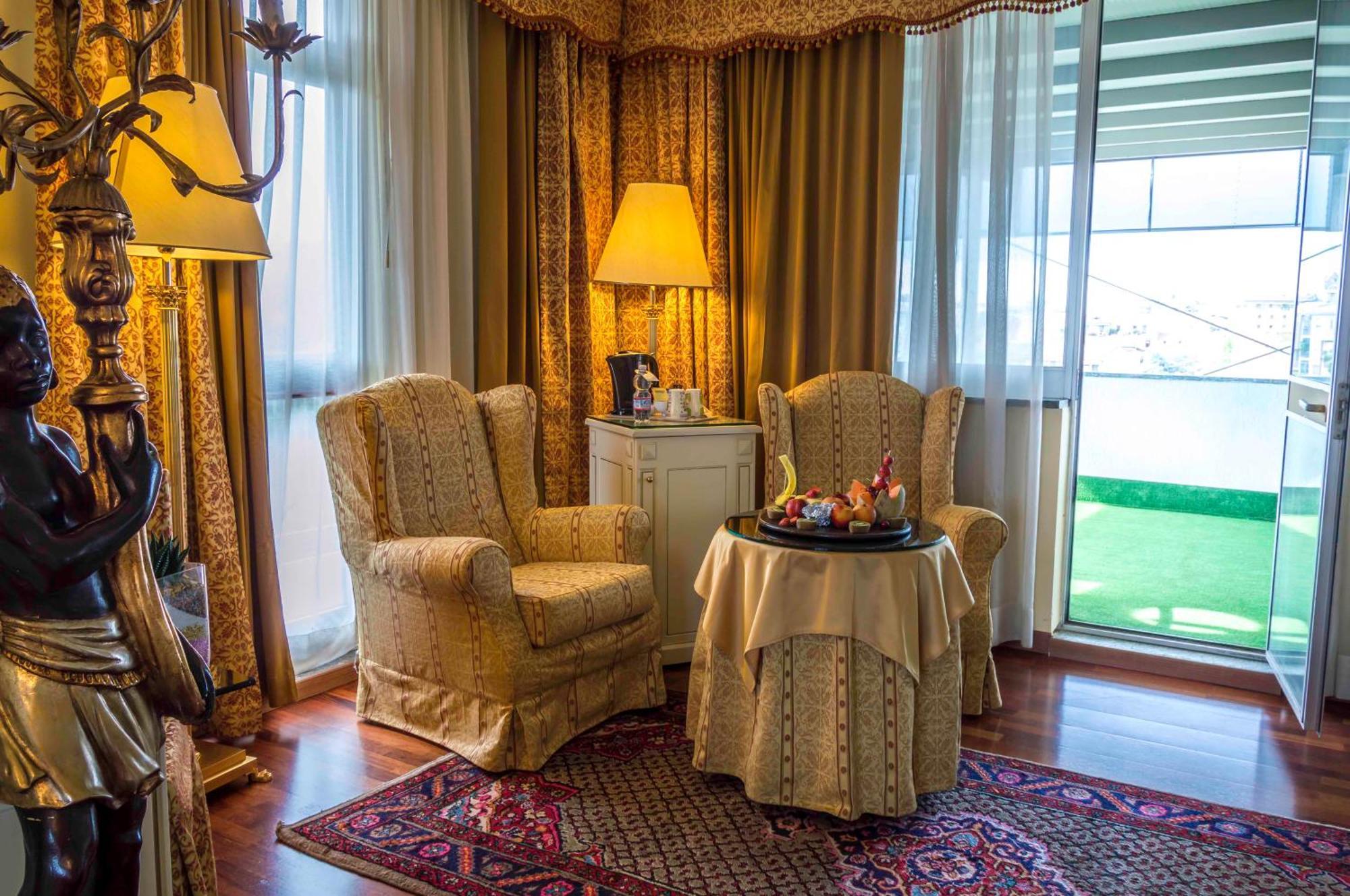 Suite,1742630748:JPEG