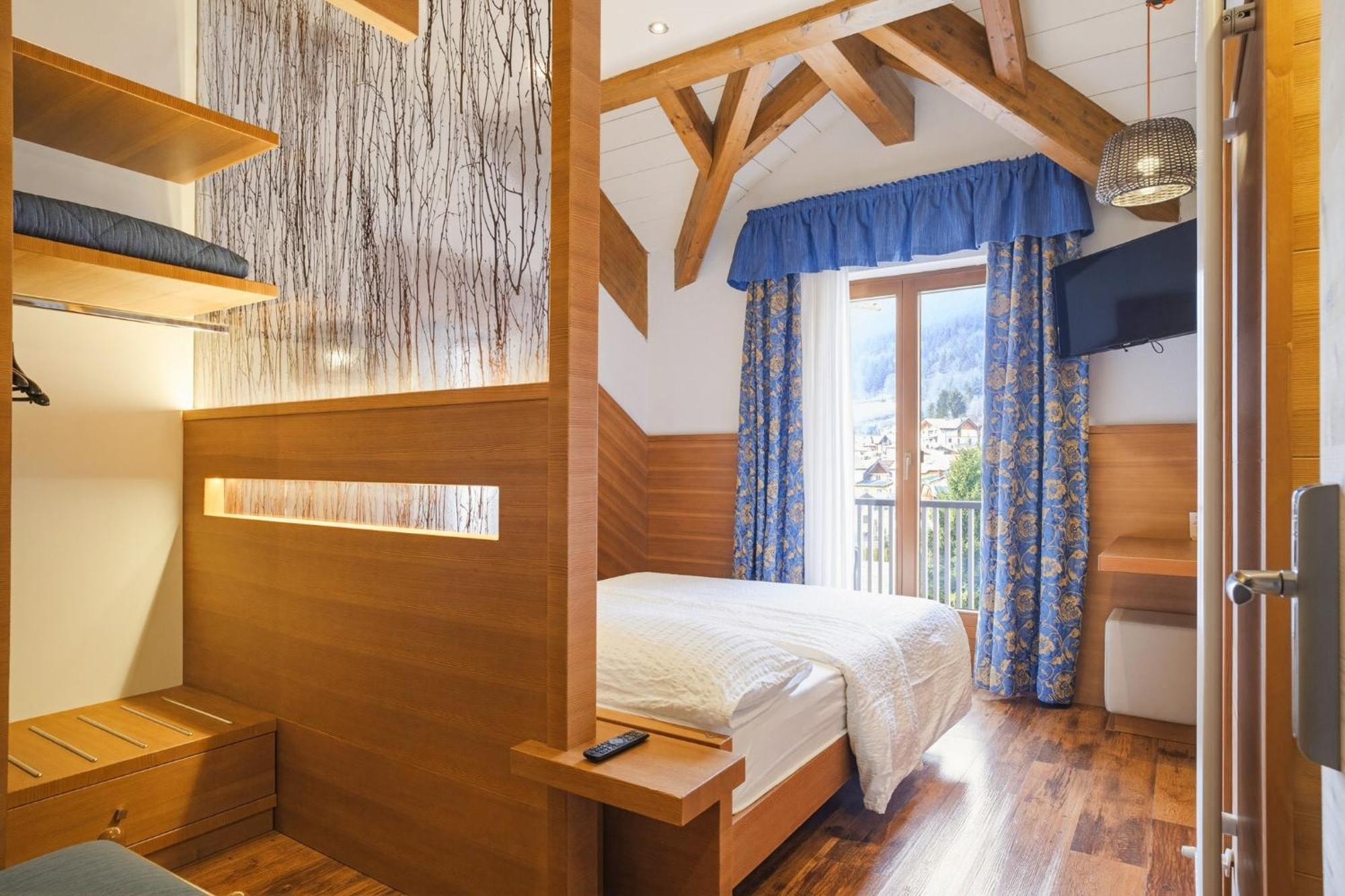 Deluxe Queen Single Room